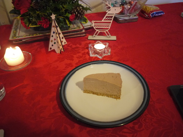 The mother's xmas table with cheesecake